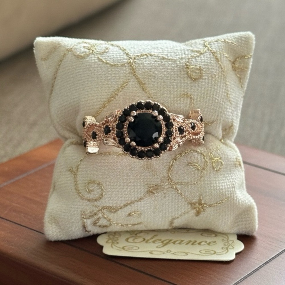 Black Gem Vine Cluster Ring 🖤